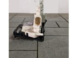 bontott AUDI Q5 Jobb hátsó Ajtózár