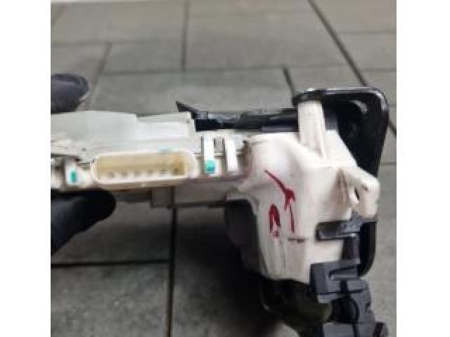 bontott AUDI Q5 Jobb hátsó Ajtózár