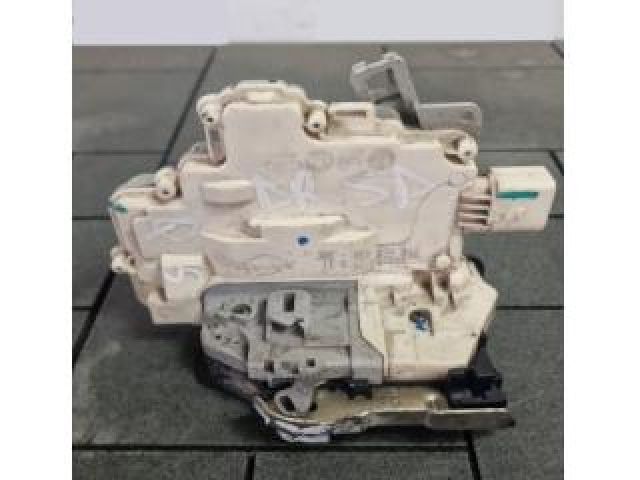 bontott AUDI Q5 Jobb hátsó Ajtózár