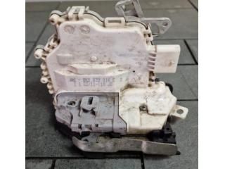 bontott AUDI Q5 Jobb hátsó Ajtózár