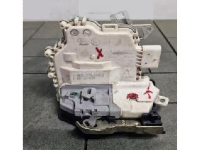 bontott AUDI Q5 Jobb hátsó Ajtózár