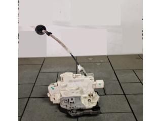 bontott AUDI Q5 Jobb hátsó Ajtózár