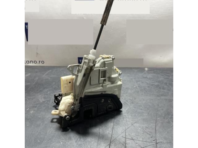 bontott AUDI Q5 Jobb hátsó Ajtózár