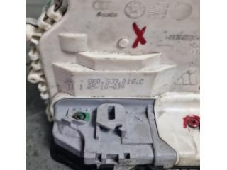 bontott AUDI Q5 Jobb hátsó Ajtózár