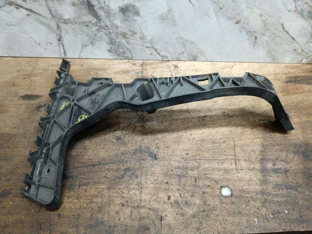 bontott AUDI Q5 Jobb hátsó Oldal Lökhárító Tartó (Műanyag)