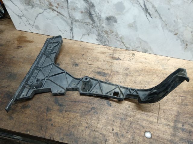 bontott AUDI Q5 Jobb hátsó Oldal Lökhárító Tartó (Műanyag)