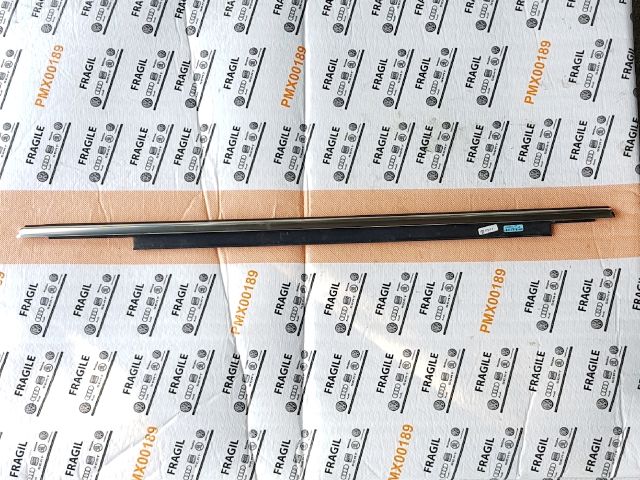 bontott AUDI Q5 Jobb hátsó Vízlehúzó Gumicsík