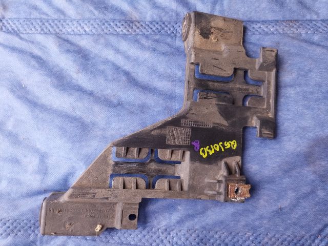 bontott AUDI Q5 Jobb Sárvédő Oldaltartó