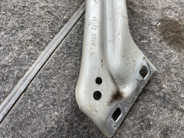 bontott AUDI Q5 Jobb Sárvédő Oldaltartó