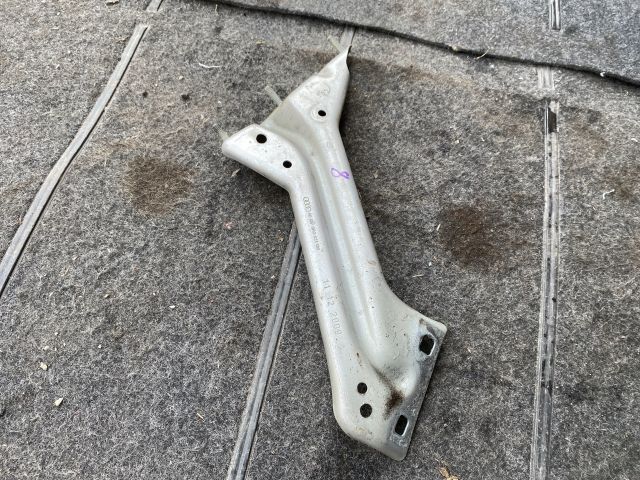 bontott AUDI Q5 Jobb Sárvédő Oldaltartó