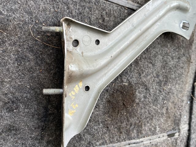 bontott AUDI Q5 Jobb Sárvédő Oldaltartó