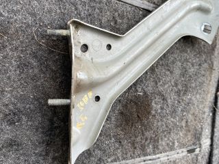 bontott AUDI Q5 Jobb Sárvédő Oldaltartó