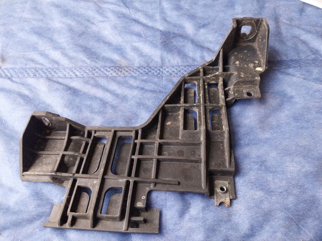 bontott AUDI Q5 Jobb Sárvédő Oldaltartó