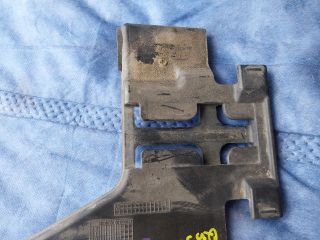 bontott AUDI Q5 Jobb Sárvédő Oldaltartó