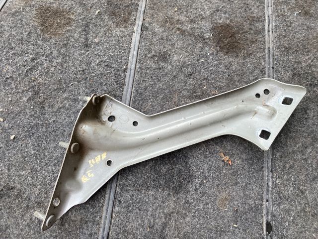 bontott AUDI Q5 Jobb Sárvédő Oldaltartó