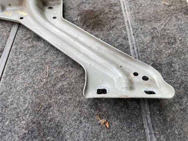 bontott AUDI Q5 Jobb Sárvédő Oldaltartó