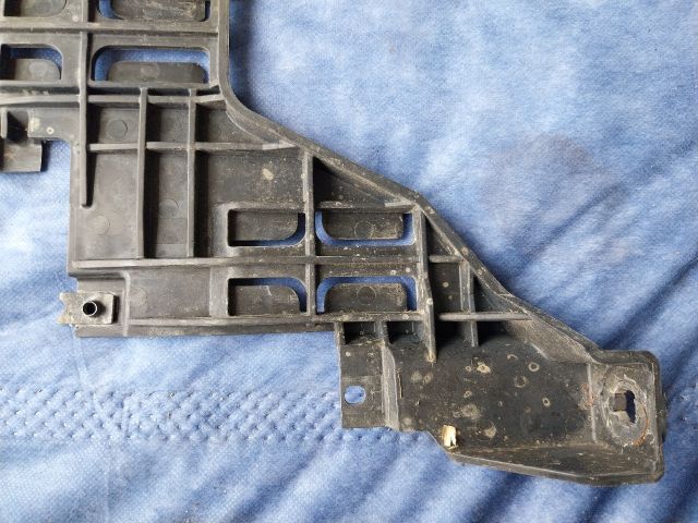 bontott AUDI Q5 Jobb Sárvédő Oldaltartó