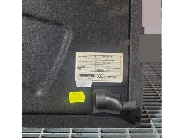 bontott AUDI Q5 Kalaptartó