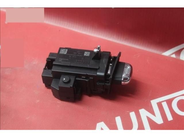 bontott AUDI Q5 Kártyaolvasó