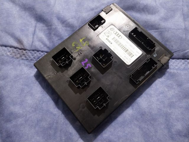 bontott AUDI Q5 Komfort Elektronika