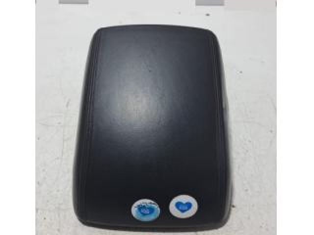 bontott AUDI Q5 Könyöklő