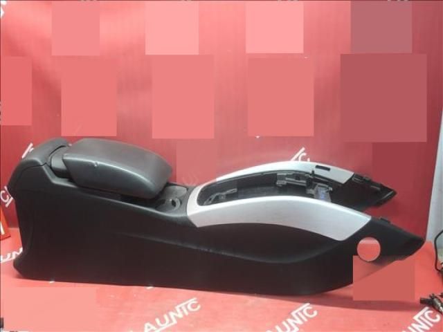 bontott AUDI Q5 Könyöklő