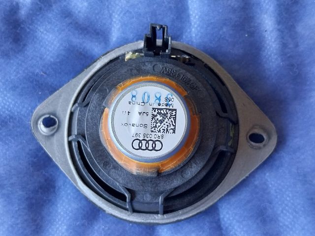 bontott AUDI Q5 Középső Műszerfal Hangszóró