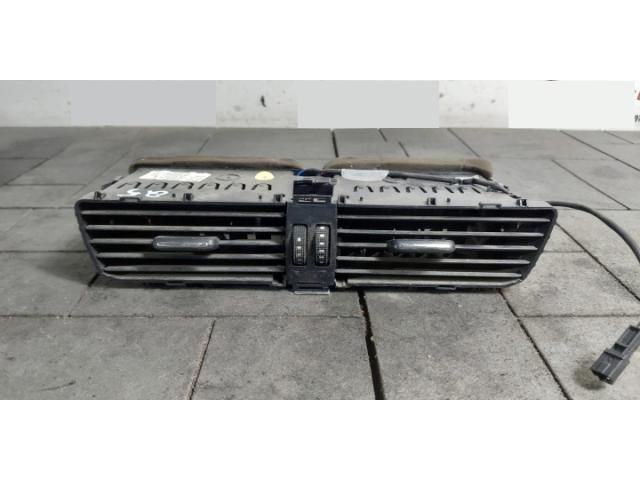 bontott AUDI Q5 Középső Szellőző