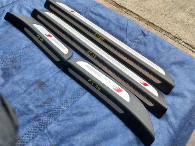 bontott AUDI Q5 Küszöb Díszléc Szett