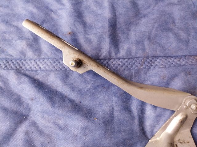 bontott AUDI Q5 Motorháztető Bal Zsanér