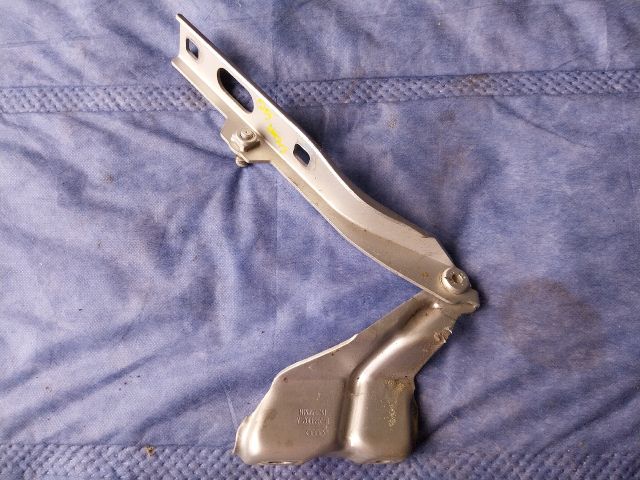 bontott AUDI Q5 Motorháztető Jobb Zsanér