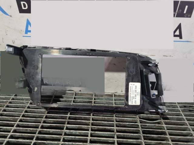 bontott AUDI Q5 Multifunkciós Kijelző Keret