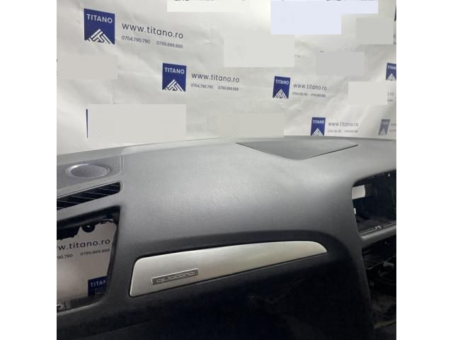 bontott AUDI Q5 Műszerfal Héj