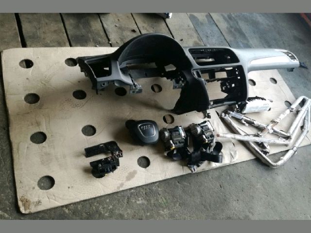 bontott AUDI Q5 Műszerfal Héj