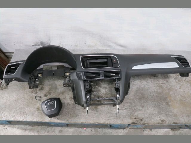 bontott AUDI Q5 Műszerfal Héj