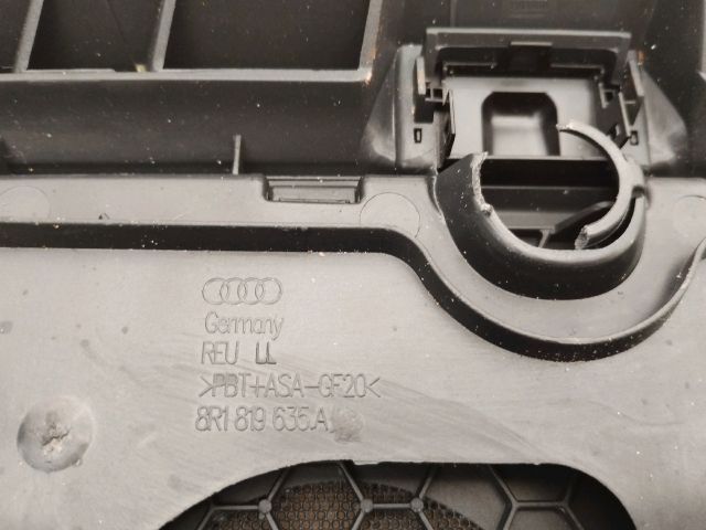 bontott AUDI Q5 Műszerfal Középső Hangszóró Burkolat