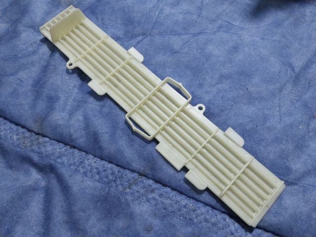 bontott AUDI Q5 Pollenszűrő Fedél