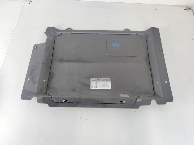 bontott AUDI Q5 Pótkerék Szerszámtartó