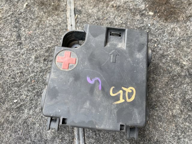 bontott AUDI Q5 Pozitív Kábel Elosztó