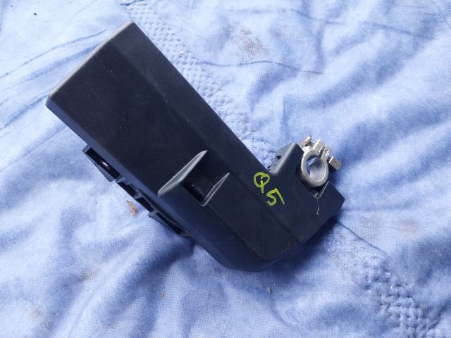 bontott AUDI Q5 Pozitív Kábel Elosztó