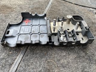 bontott AUDI Q5 Pozitív Kábel Elosztó