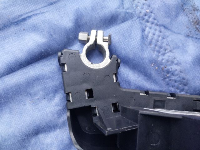 bontott AUDI Q5 Pozitív Kábel Elosztó