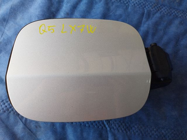 bontott AUDI Q5 Tankajtó