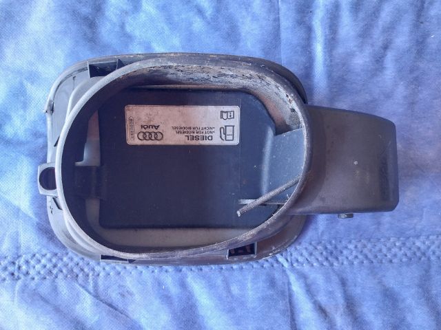 bontott AUDI Q5 Tankajtó