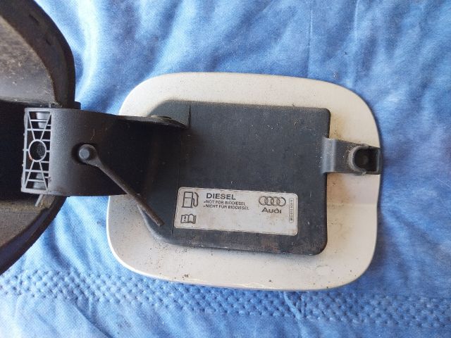 bontott AUDI Q5 Tankajtó