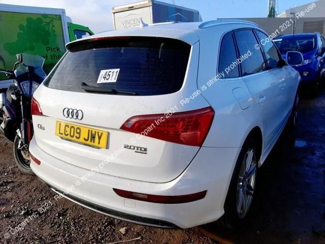 bontott AUDI Q5 Tankajtó