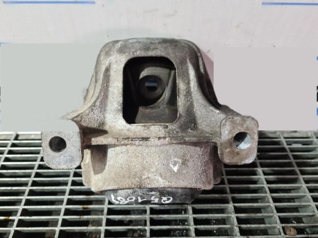 bontott AUDI Q5 Tartó Bak