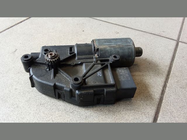 bontott AUDI Q5 Tetőablak Motor