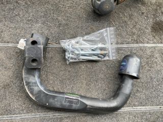 bontott AUDI Q5 Vonóhorog