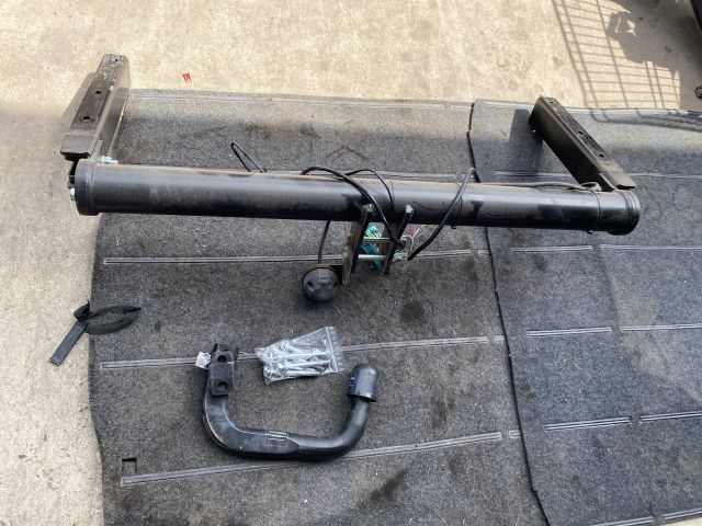 bontott AUDI Q5 Vonóhorog